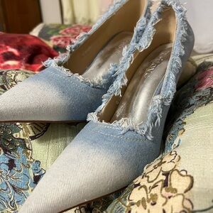 Sexy Faded & Frayed Style Denim Pumps